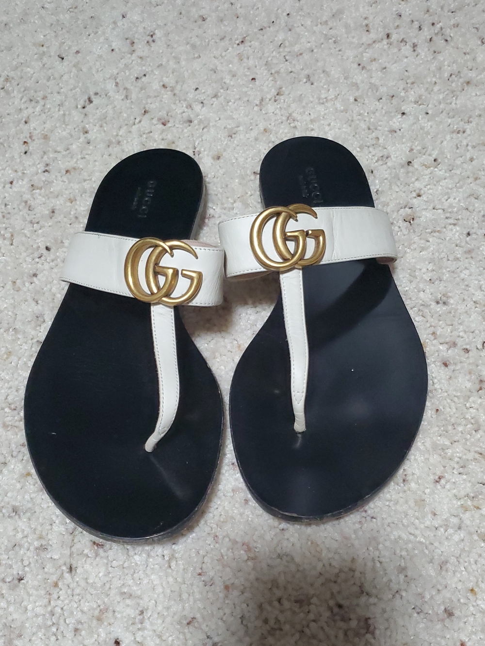 Gucci White Leather Thong Sandals with Gold Double G Logo